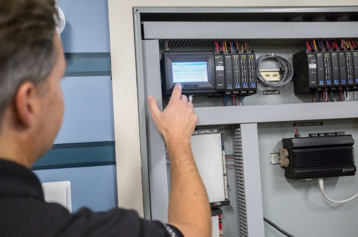  DDC控制器如何手动配置输入输出点？